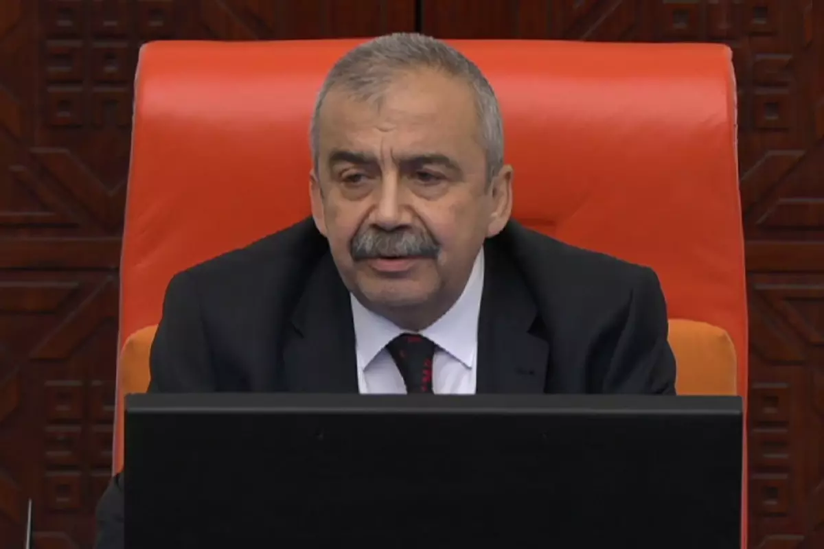 Sırrı Süreyya Önder, rahatsızlığını TBMM Genel Kurulu’nda anlatmıştı